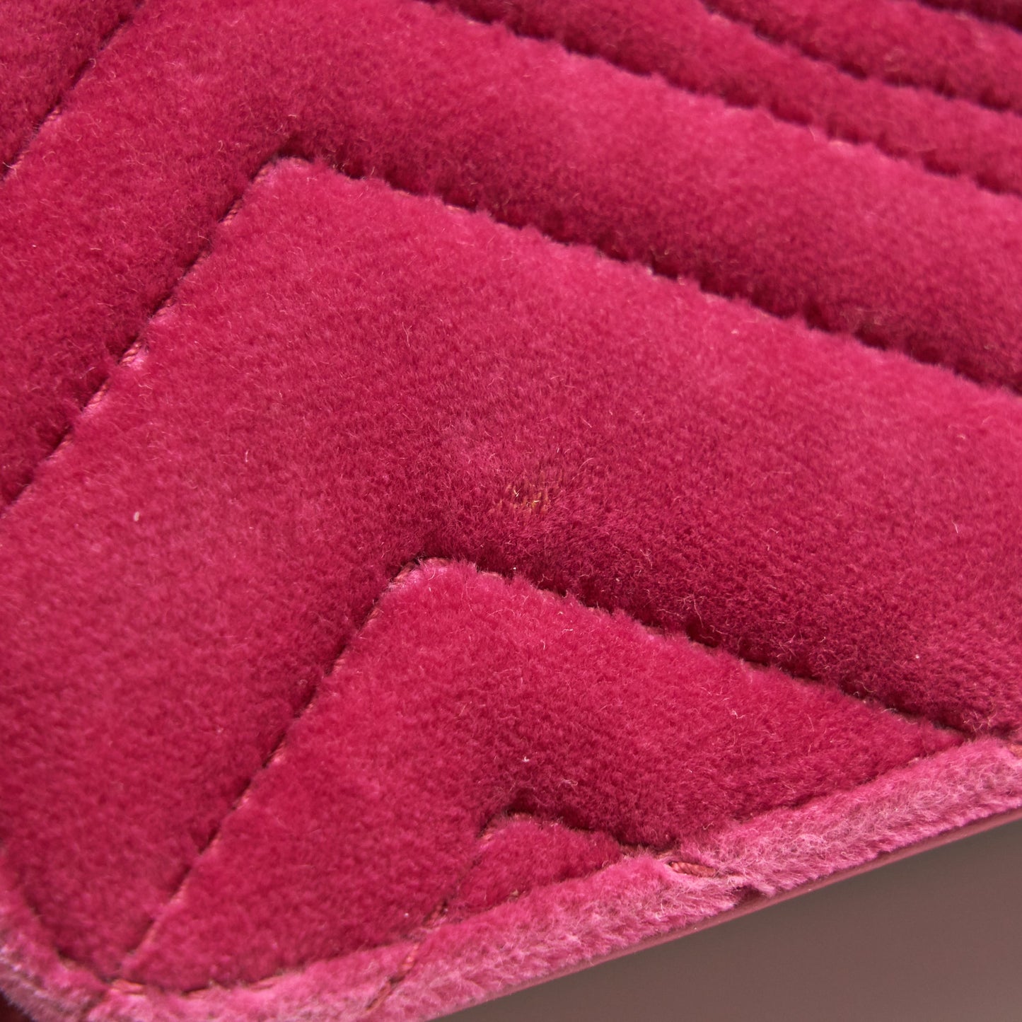 Gucci Velvet Wallet with chain pink  limited edition
