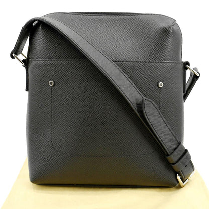 LOUIS VUITTON Grigori Pochette Taiga Leather Crossbody Bag Black