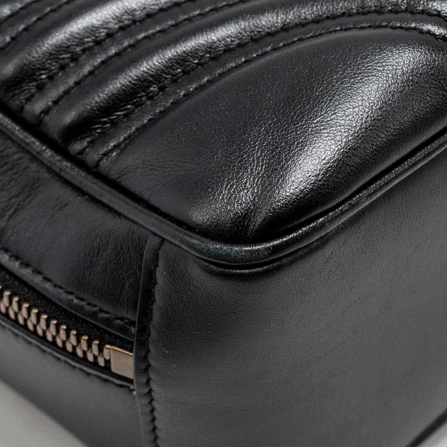 Gucci GG Marmont Zip Around Top handle camera bag calfskin black