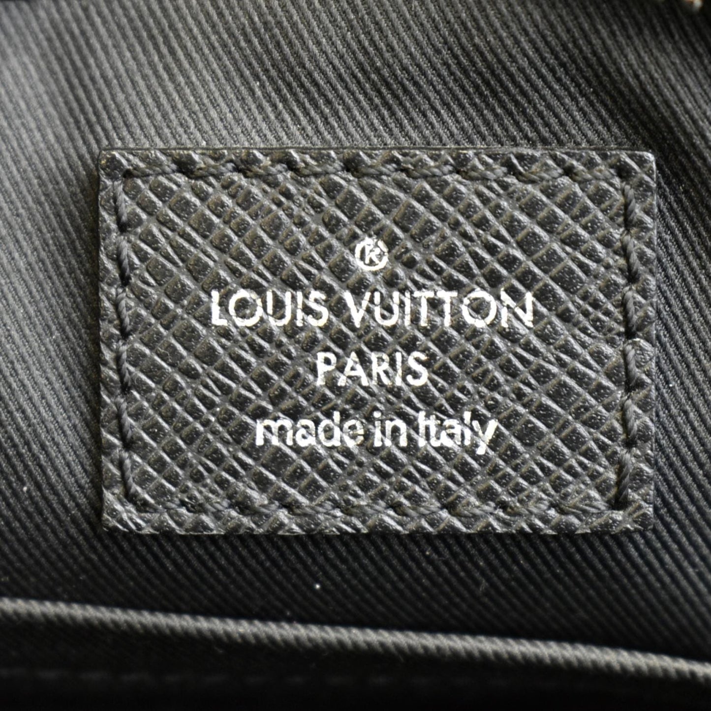 LOUIS VUITTON Grigori Pochette Taiga Leather Crossbody Bag Black