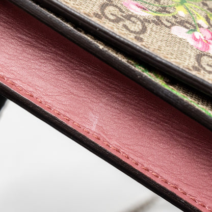 Gucci mini Clutch with chain flower printed GG supreme canvas SHW
