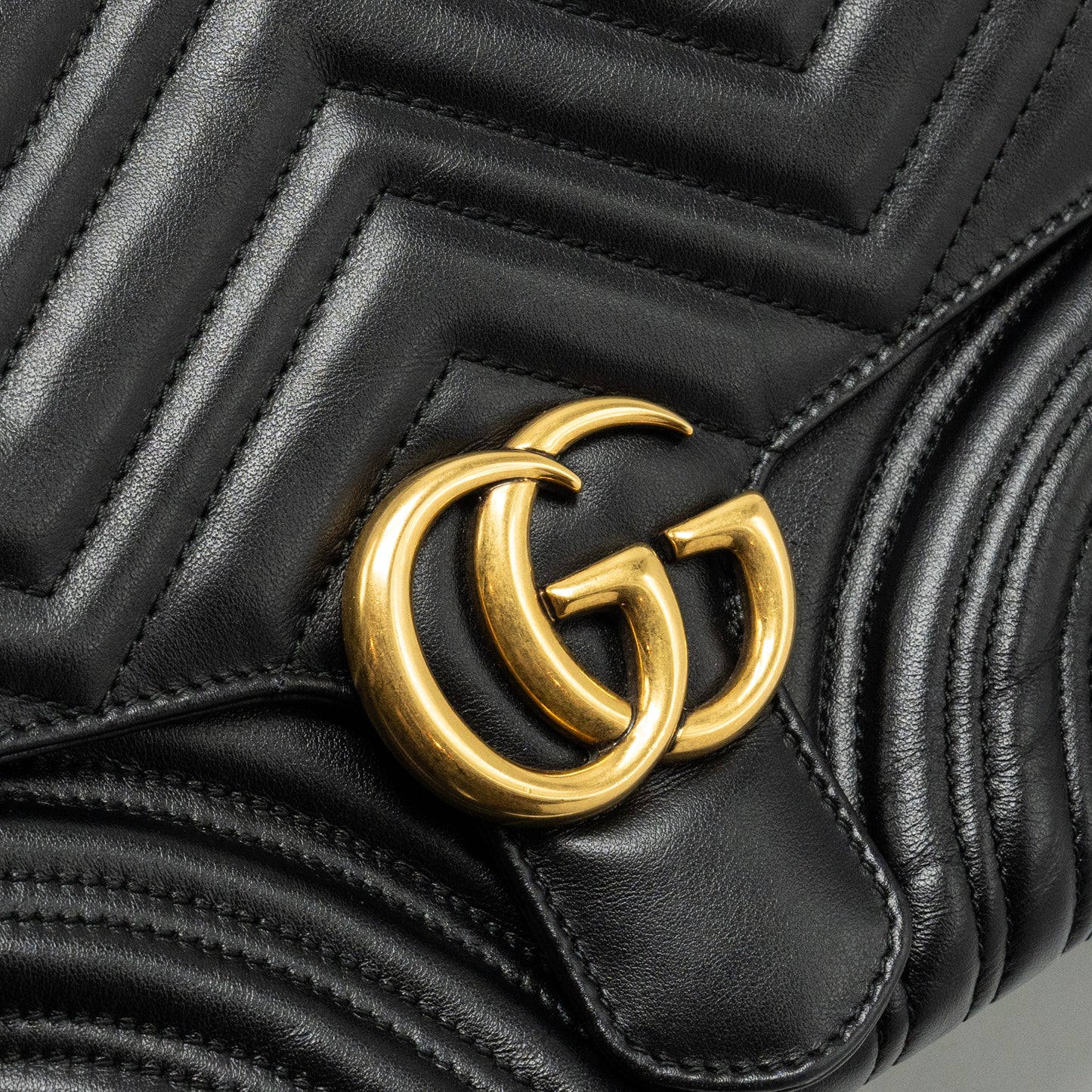 Gucci GG Marmont Zip Around Top handle camera bag calfskin black