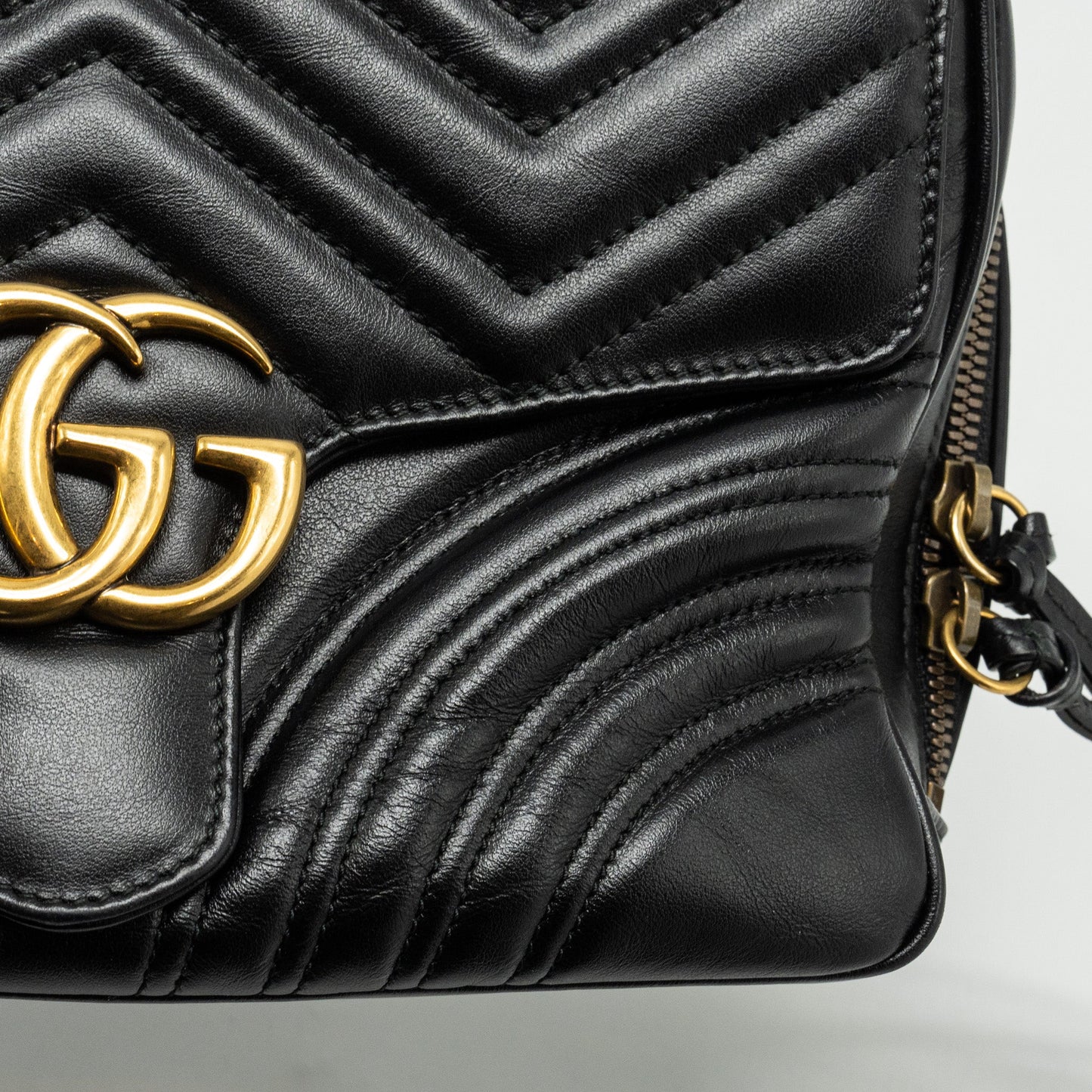 Gucci GG Marmont Zip Around Top handle camera bag calfskin black