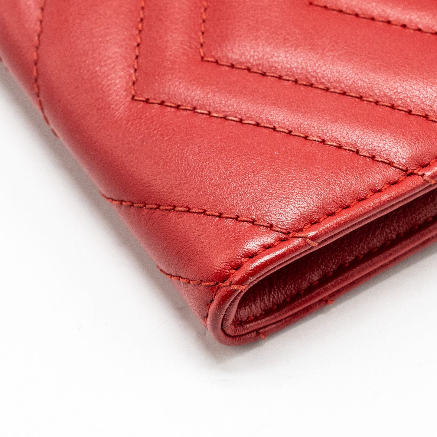 Gucci Marmont flap wallet with chain calfskin red