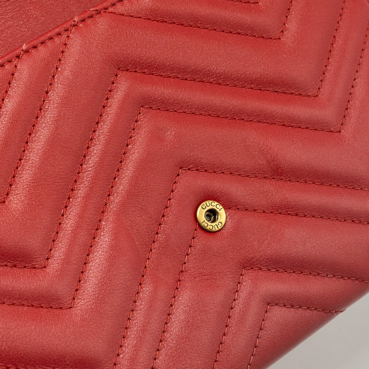 Gucci Marmont flap wallet with chain calfskin red