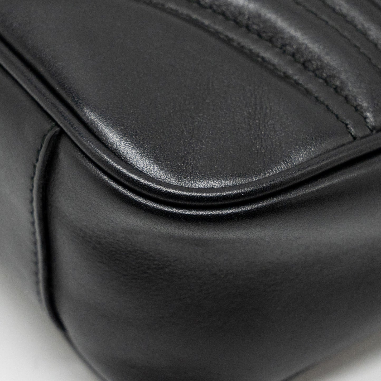 Gucci Medium GG Marmont Shoulder Bag Calfskin Black