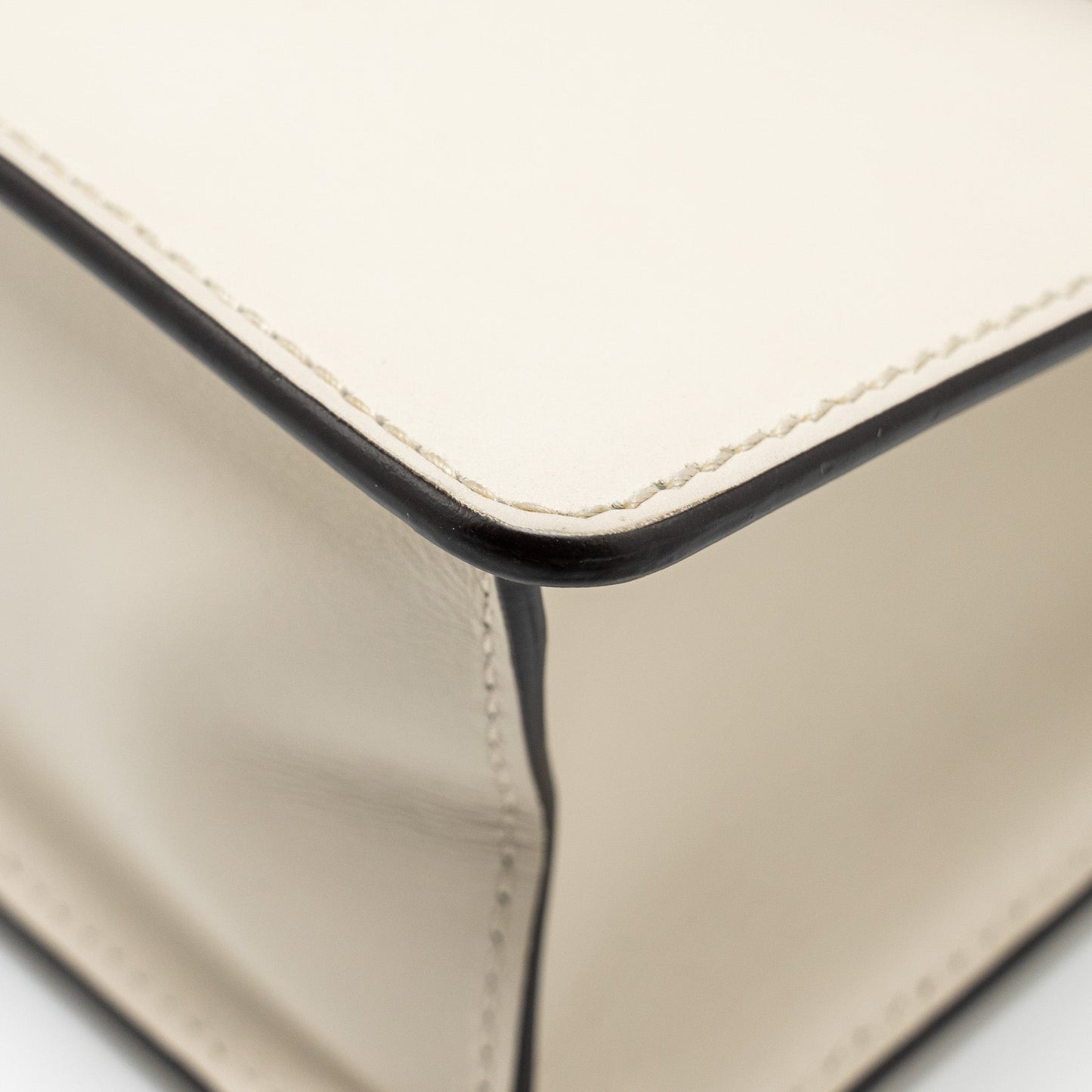 Gucci Medium Sylvie Bag calfskin white