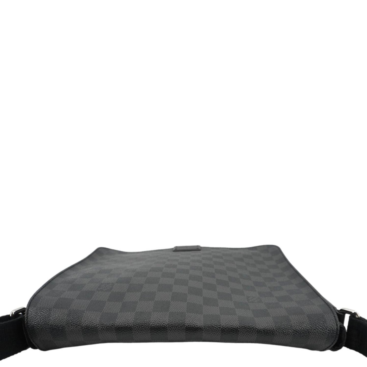 LOUIS VUITTON District Messenger Damier Graphite Messenger Bag Black