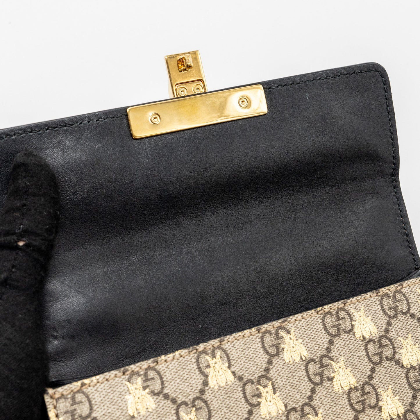 Gucci small padlock chain bag GG supreme canvas with Bee print beige / black