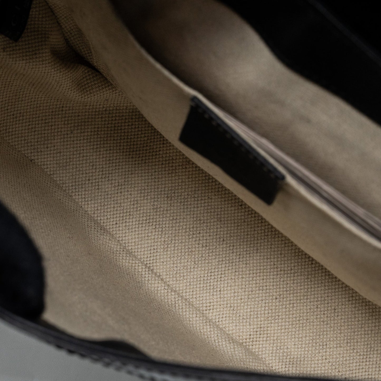 Gucci messenger crossbody bag patent black L