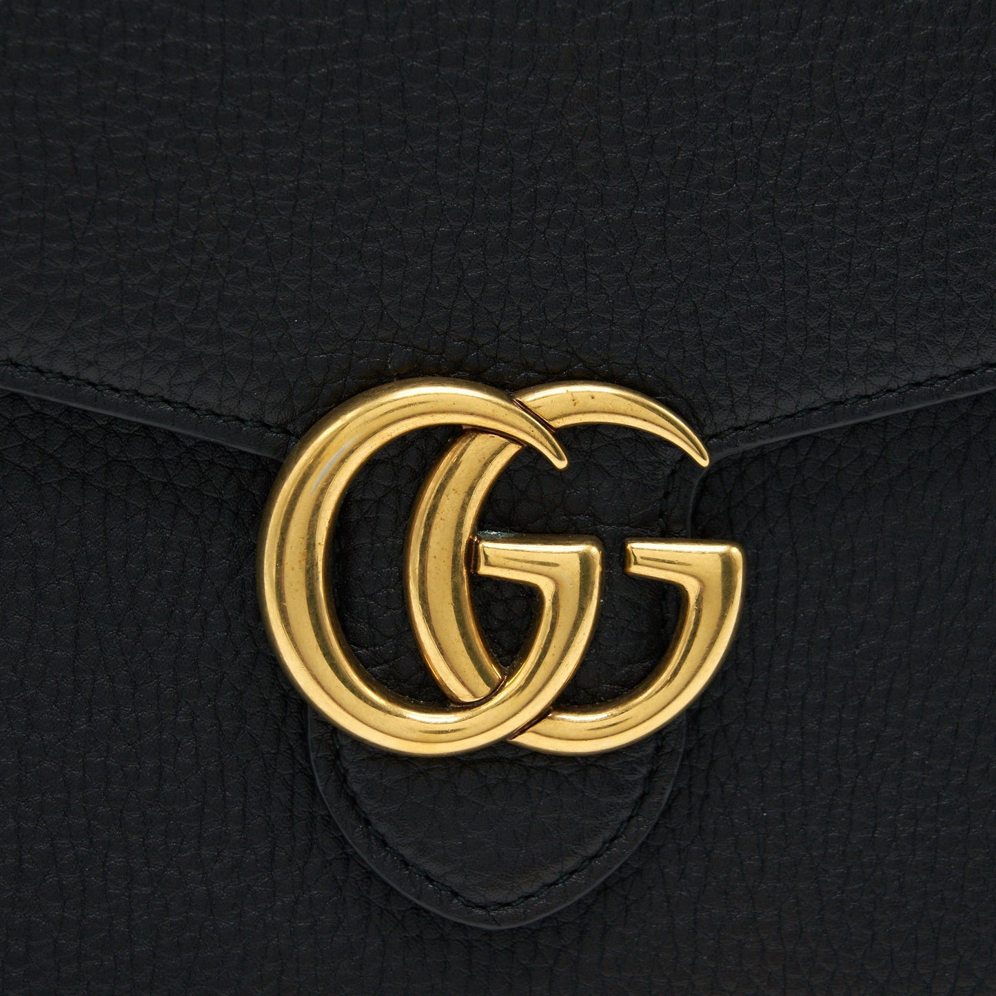 Gucci Grained Calfskin GG Logo Wallet on Chain with