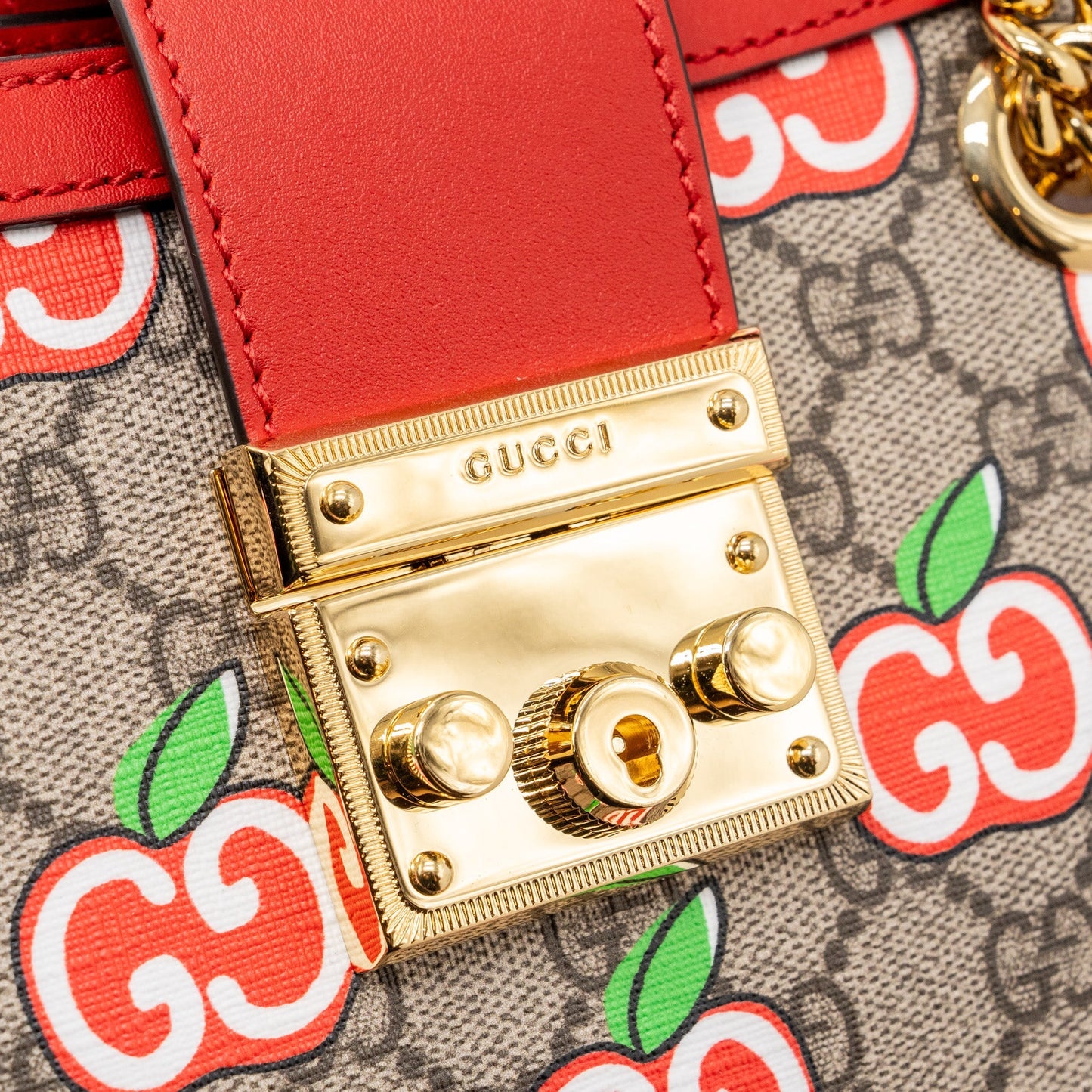 Gucci small Padlock shoulder bag GG supreme canvas red