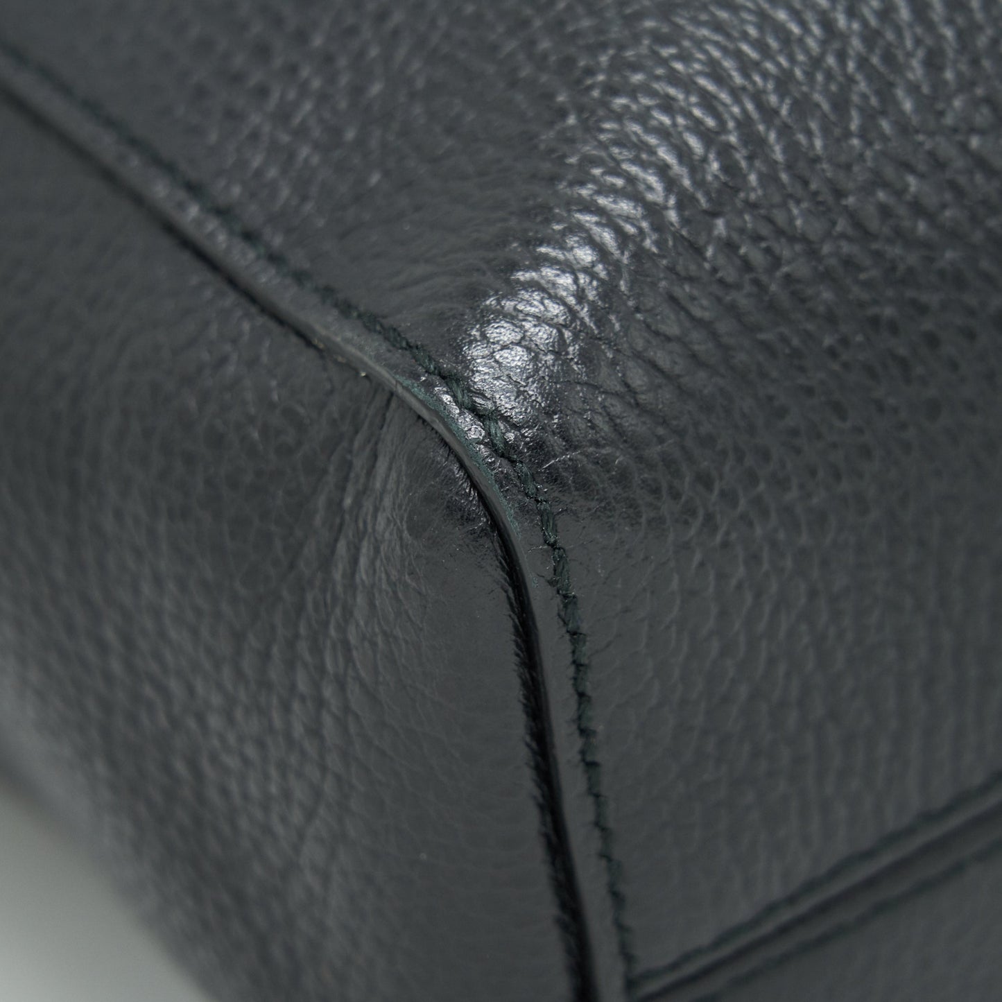 Gucci Grained calfskin Tote Bag Black with long strap