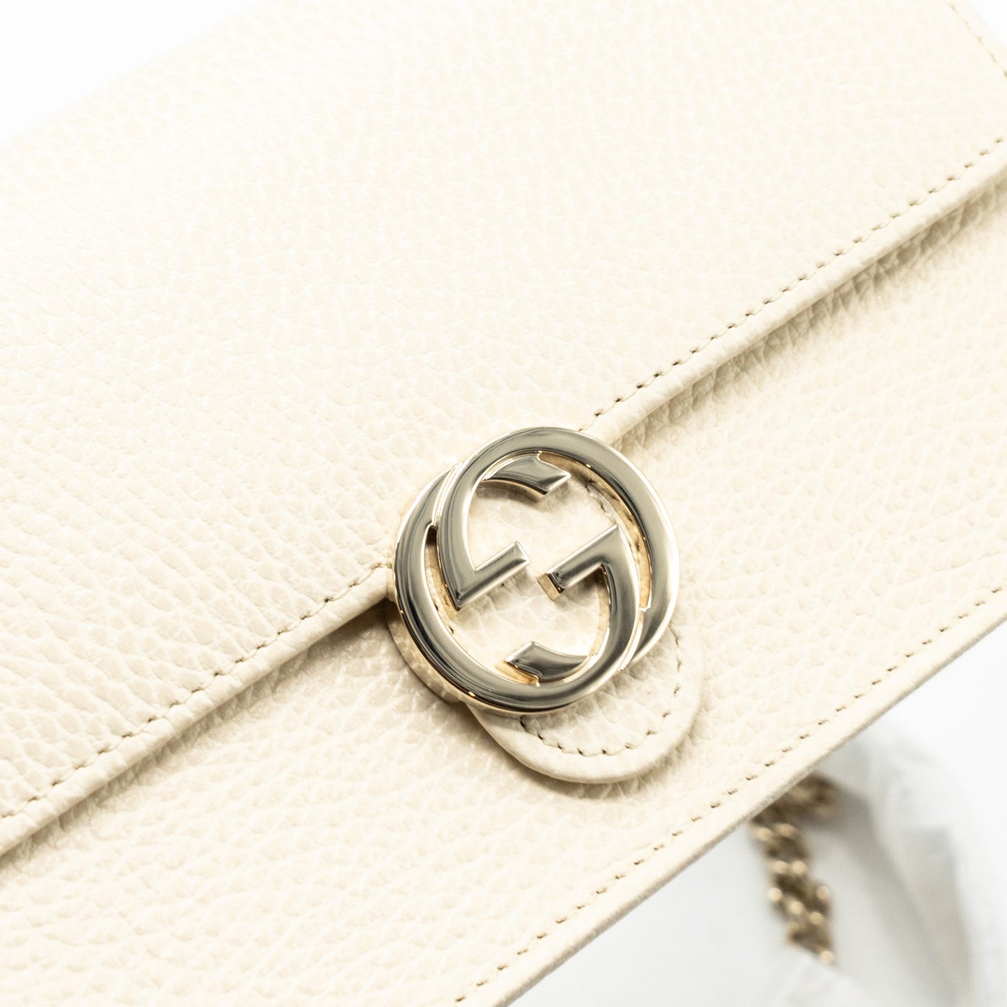 Gucci Interlocking G Crossbody Chain Bag Wallet leather White L
