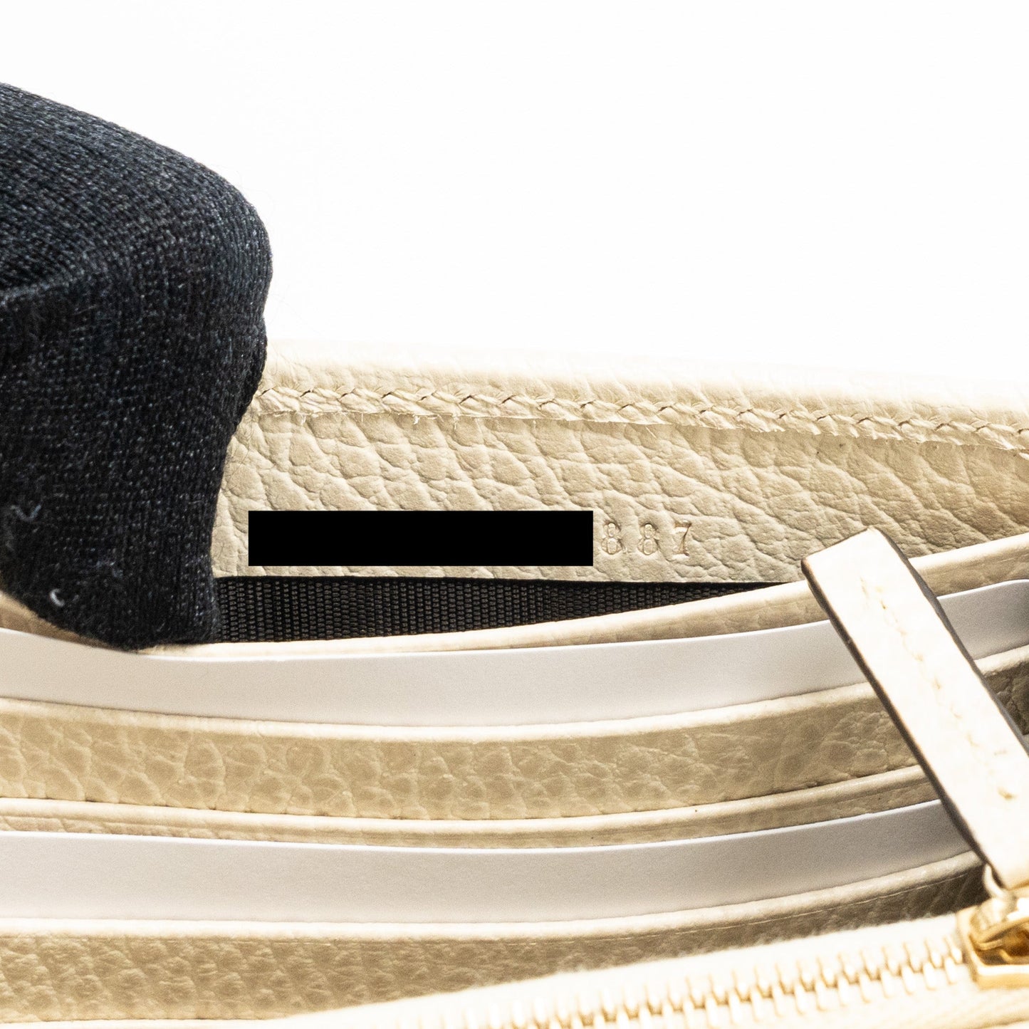 Gucci Interlocking G Crossbody Chain Bag Wallet leather White L