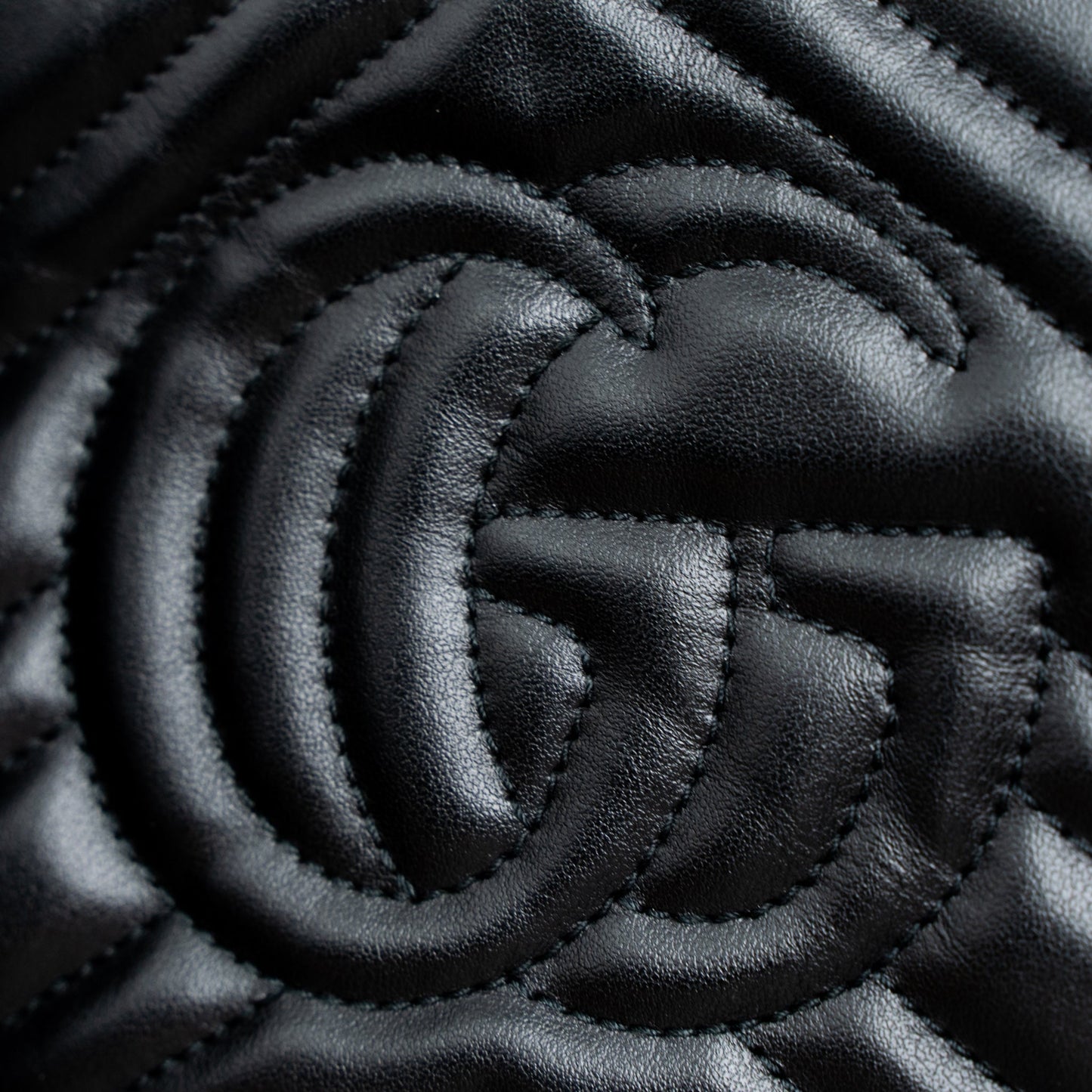 Gucci GG Marmont Matelasse Mini Bag Calfskin Black