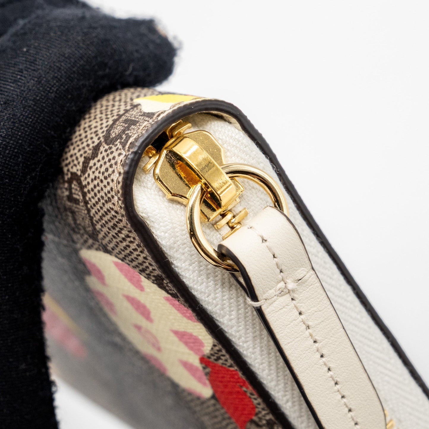 Gucci zipper wallet GG supreme canvas with print multicolor L