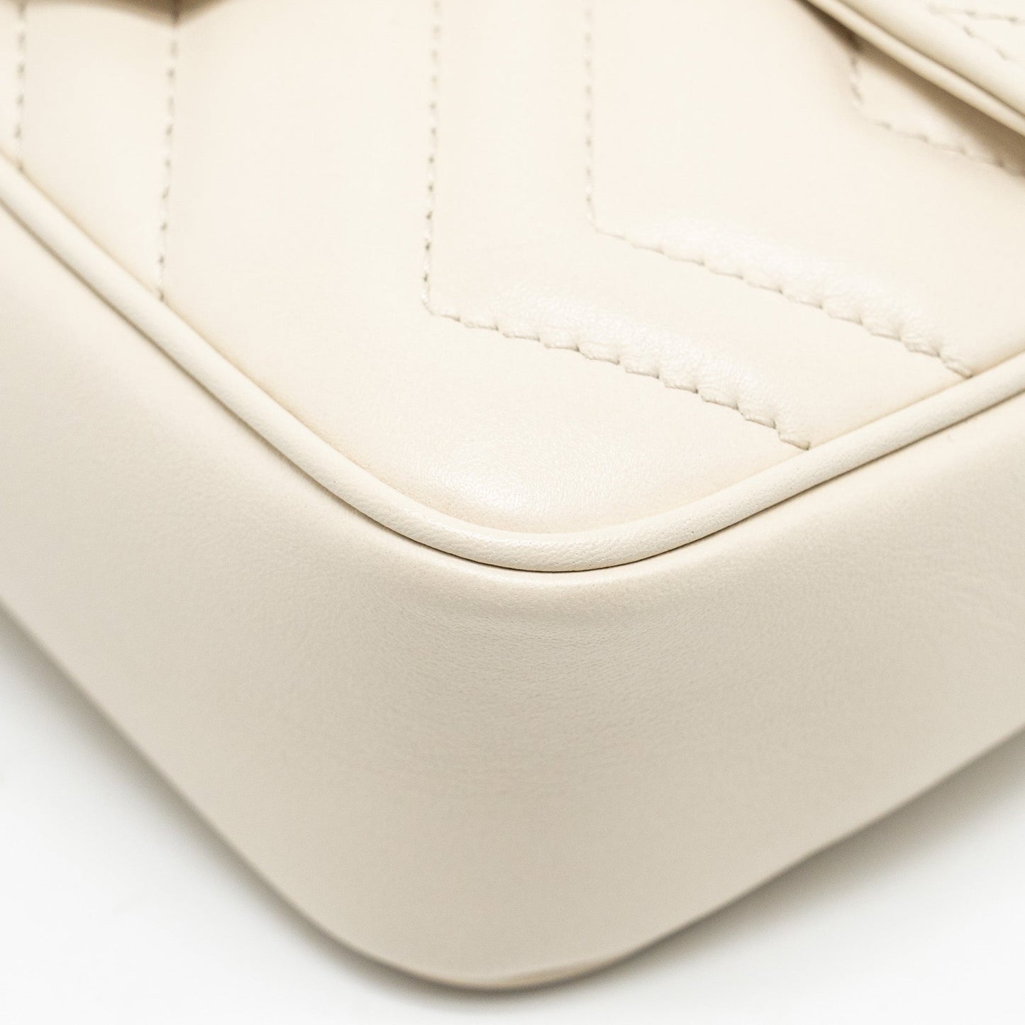 Gucci GG Marmont Super Mini Calfskin White