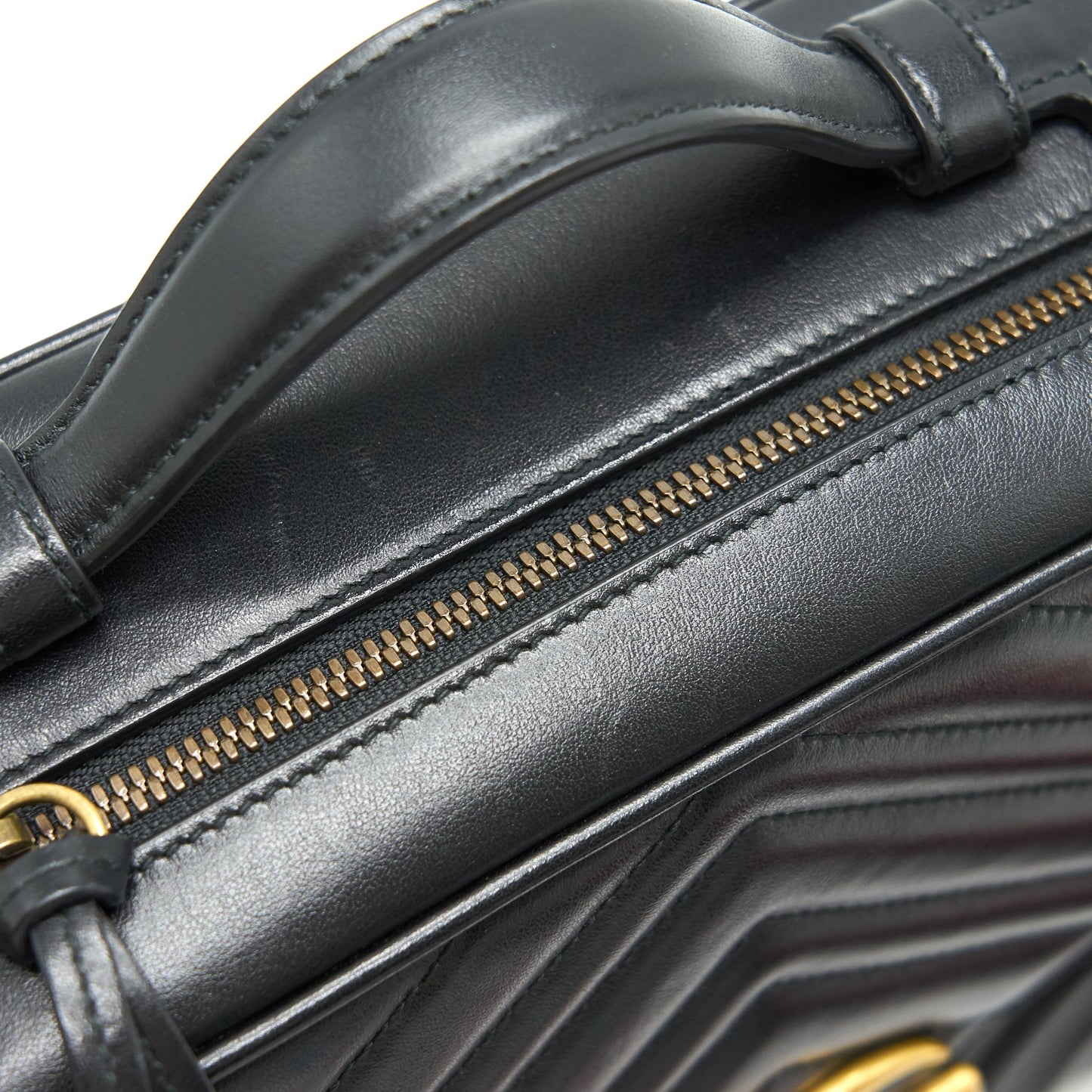 GUCCI GG MARMONT MATELASSÉ SHOULDER BAG BLACK