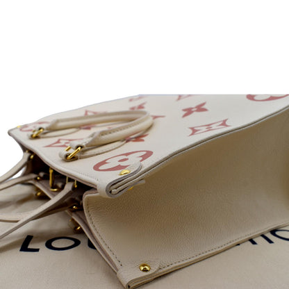LOUIS VUITTON Onthego MM Giant Monogram Leather Shoulder Bag Bicolor