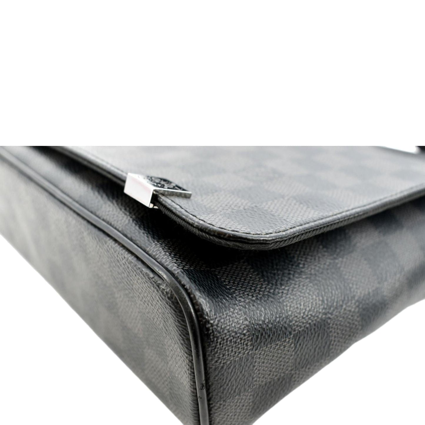LOUIS VUITTON District PM Damier Graphite Messenger Bag Black
