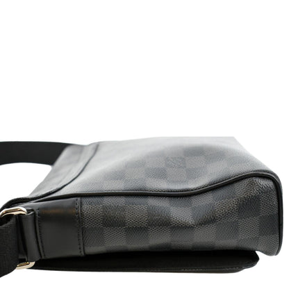 LOUIS VUITTON District PM Damier Graphite Messenger Bag Black