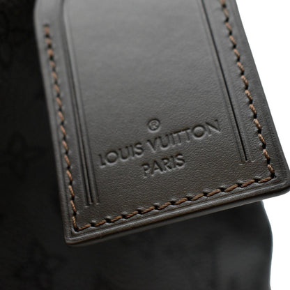 LOUIS VUITTON Beaubourg Mahina MM Leather Hobo Shoulder Bag Black