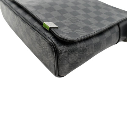 LOUIS VUITTON District PM Damier Graphite Messenger Bag Black