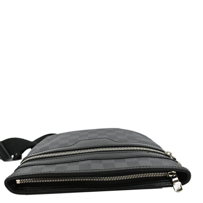 LOUIS VUITTON Bosphore Pochette Damier Graphite Messenger Bag Black