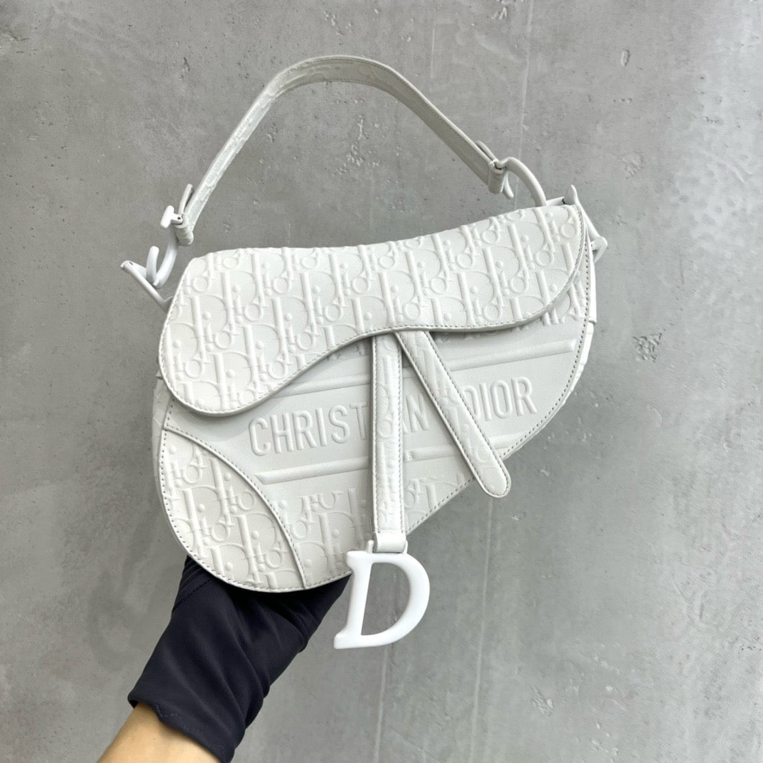 Pre-owned Limited Edition Dior Saddle So White Medium Embossed Calfskin, w/ dust bag