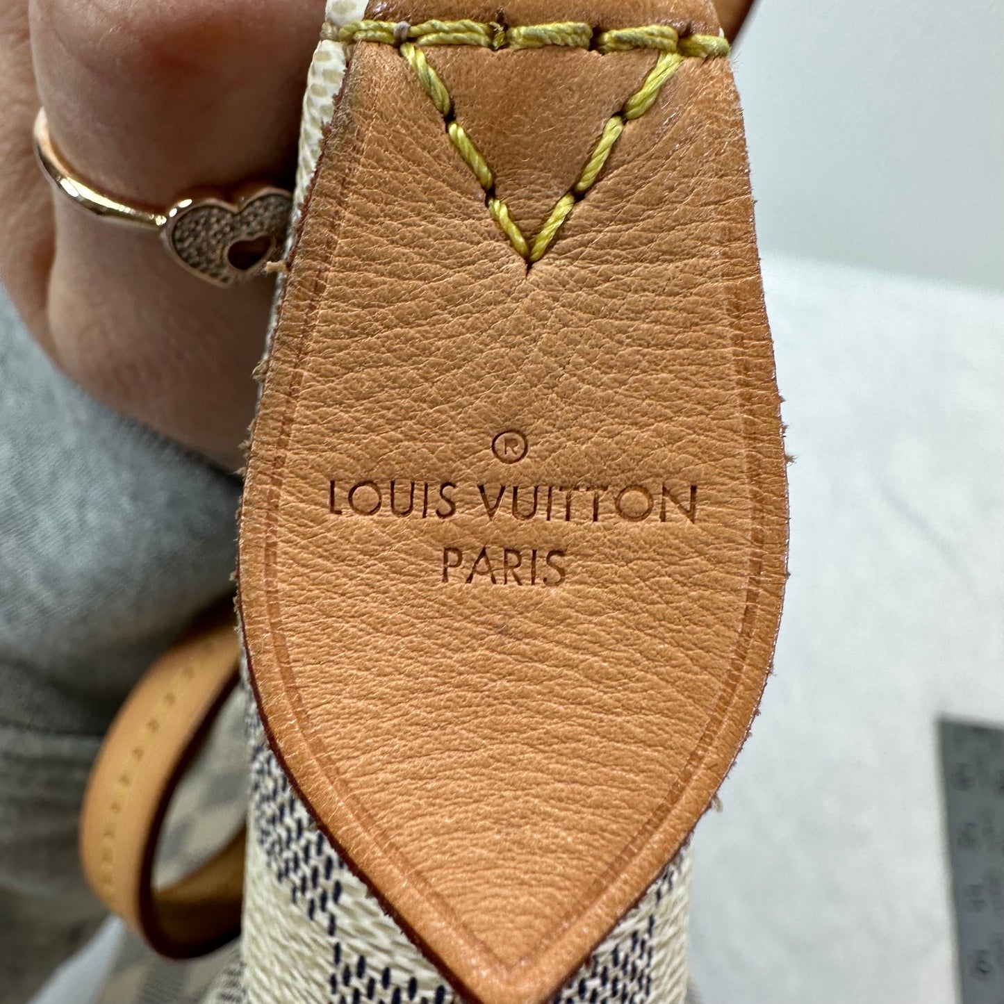 Handbag Designer By Louis Vuitton  Size: Large