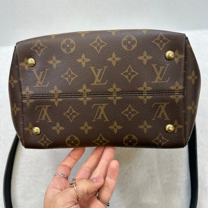 Handbag Designer By Louis Vuitton  Size: Large