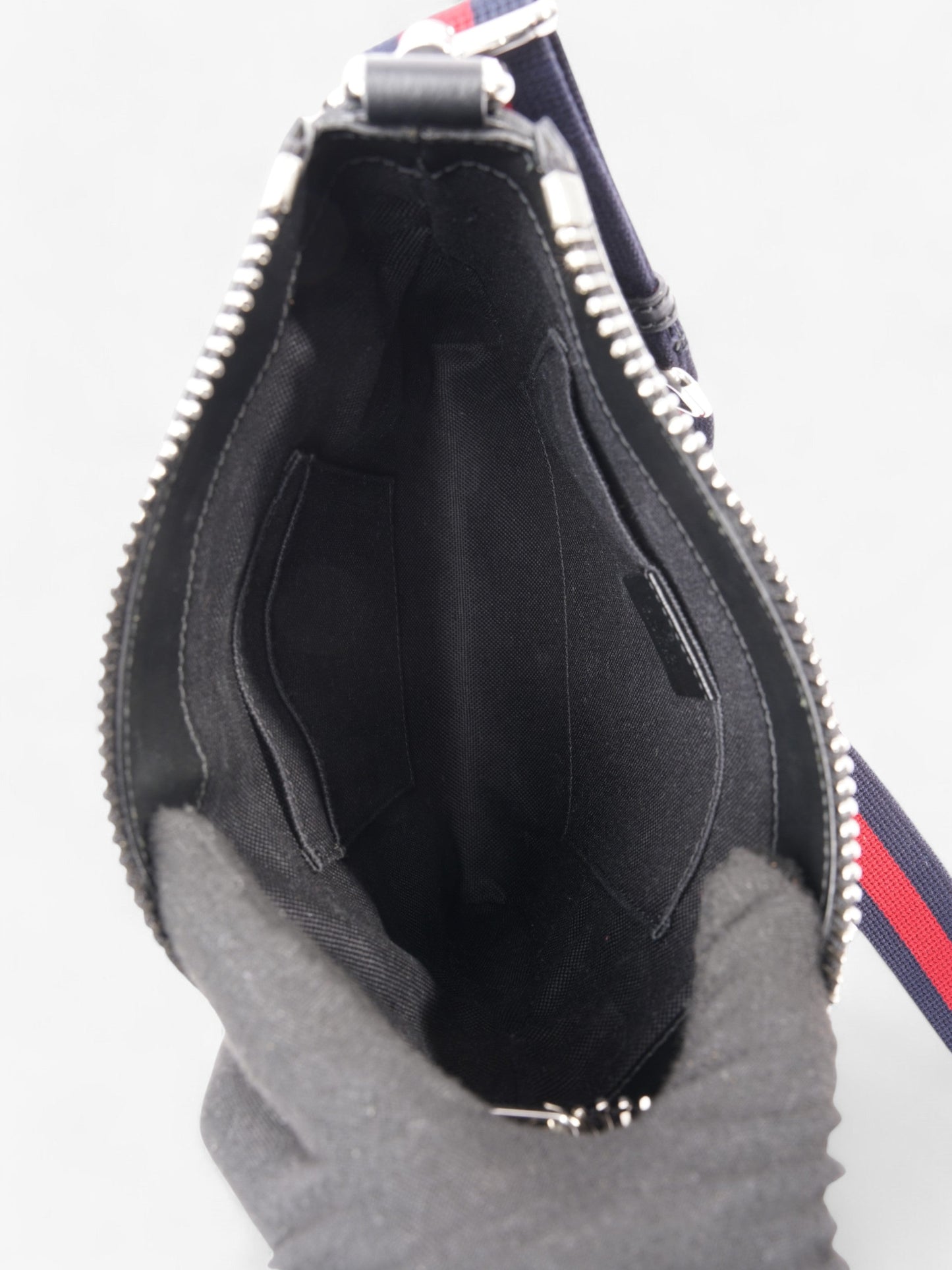 Gucci Messenger Bag Black / GG Supreme Canvas Small