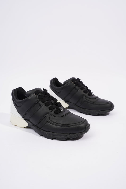 Chanel CC Logo Sneaker Black   White Leather EU 37 UK 4