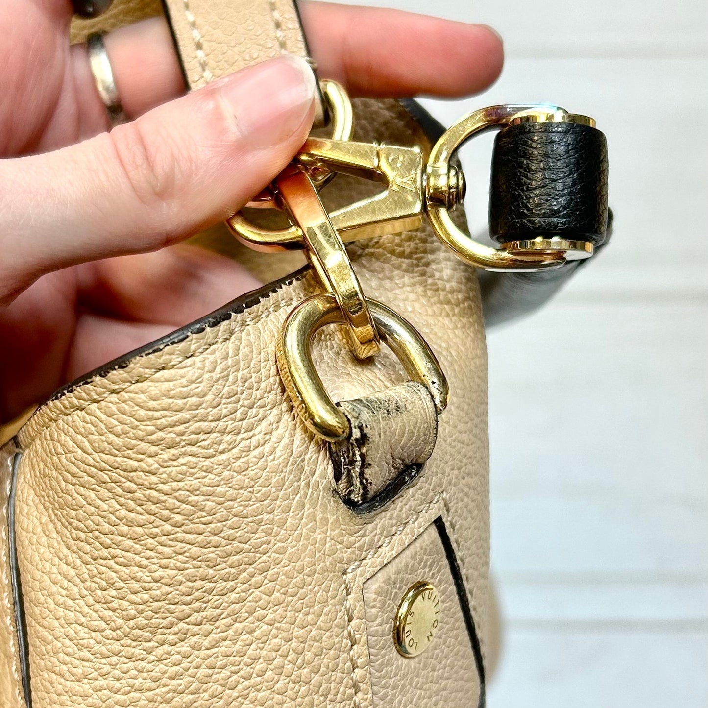 Handbag Luxury Designer By Louis Vuitton  Size: Large