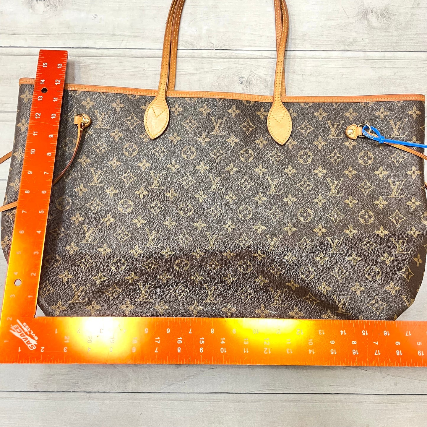 Handbag Luxury Designer By Louis Vuitton  Size: Large