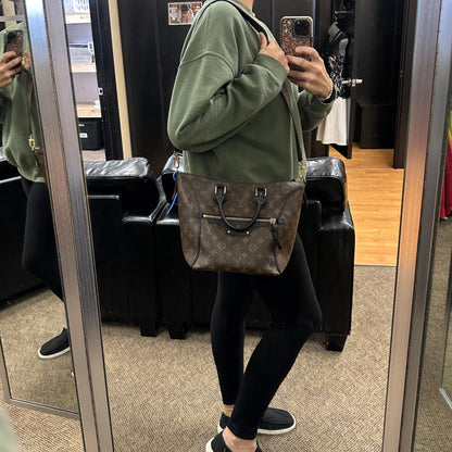Handbag Designer By Louis Vuitton  Size: Large
