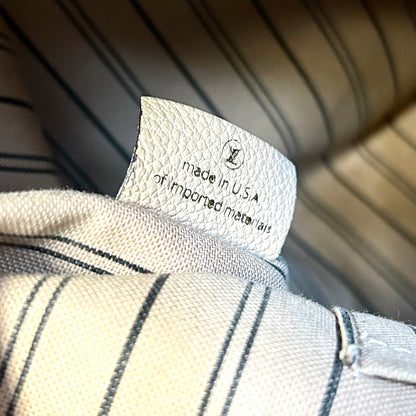 Handbag Luxury Designer By Louis Vuitton  Size: Large