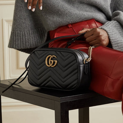 Gucci 447632 520981 Women's Black Quilted Leather GG Marmont Shoulder bag (GG2069)