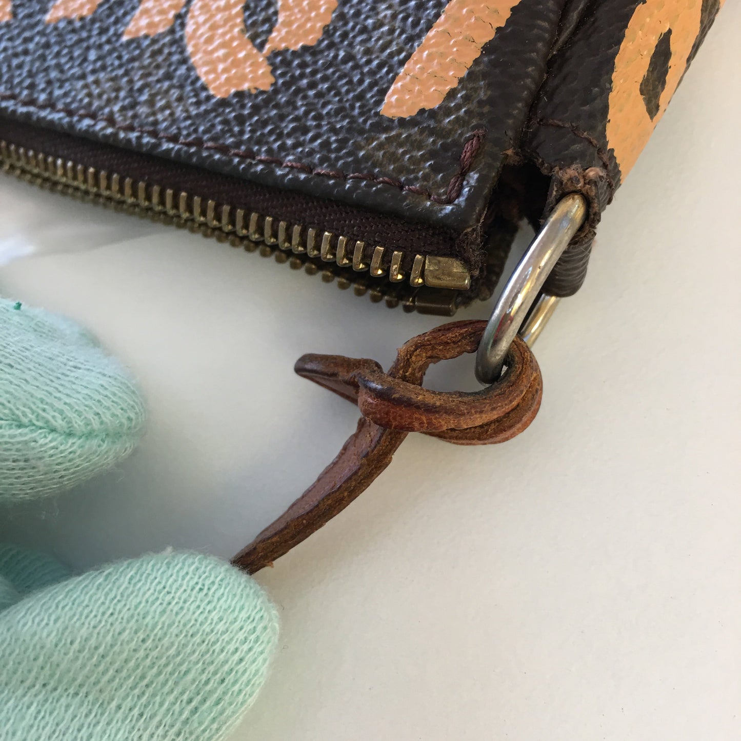 LOUIS VUITTON X Stephen Sprouse Limited Edition Graffiti Pochette Accessorie bag in brown canvas