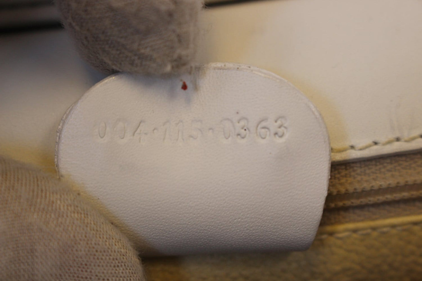 GUCCI Supreme White Flap Crossbody Bag Vintage