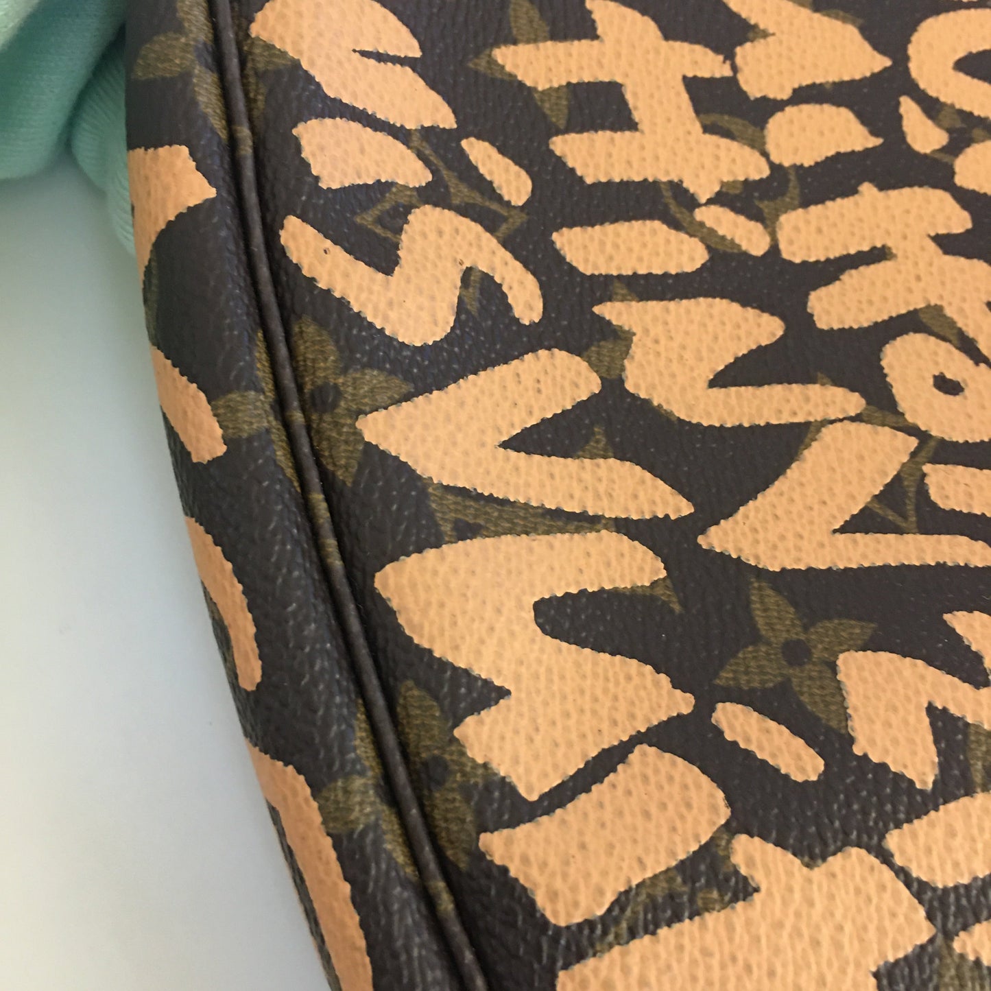LOUIS VUITTON Limited Edition x Stephen Sprouse Graffiti Pochette Accessorie bag