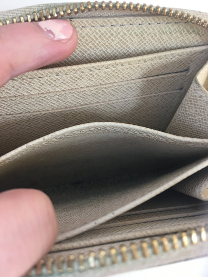 LOUIS VUITTON Wallet in White Canvas