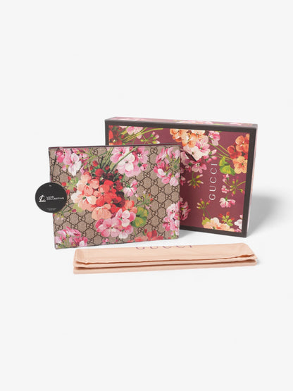 Gucci GG Blooms Pouch GG Supreme / Bloom Coated Canvas