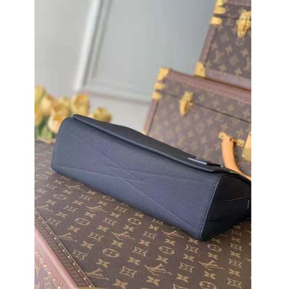 Louis Vuitton LV Aerogram Messenger Black Grained Calf Cowhide Leather Textile Lining