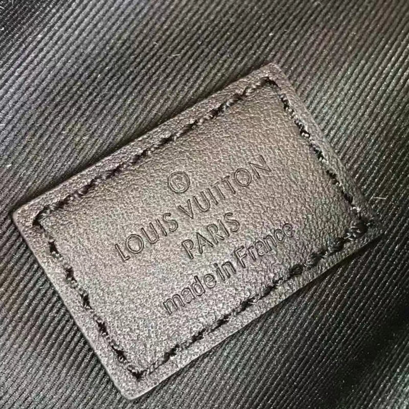 Louis Vuitton LV Men Discovery Bumbag PM Grey Monogram Eclipse Canvas