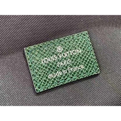 Louis Vuitton LV Unisex Avenue Slingbag NM Vert Laurier Green Taiga Cowhide Leather