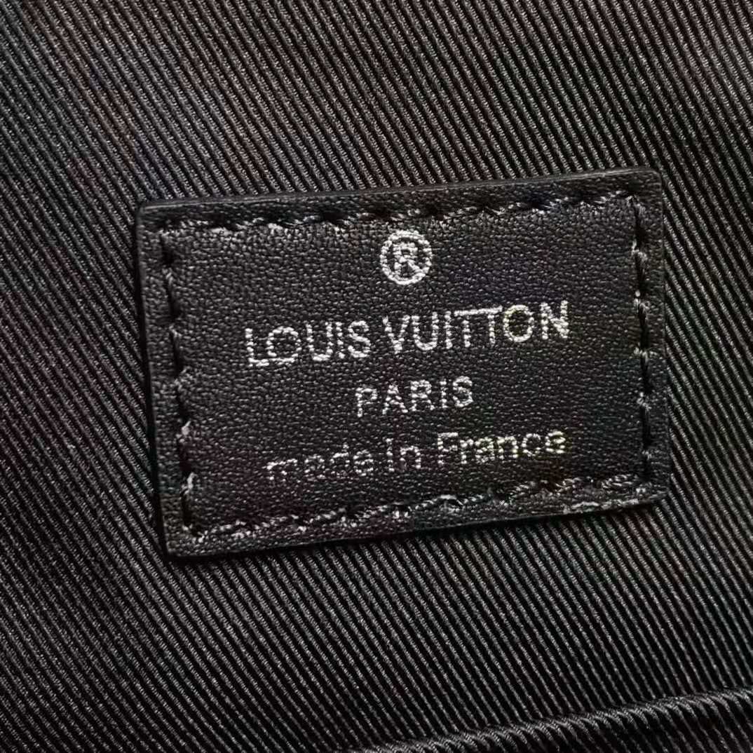 Louis Vuitton LV Unisex Christopher Messenger Black Taurillon Cowhide Leather