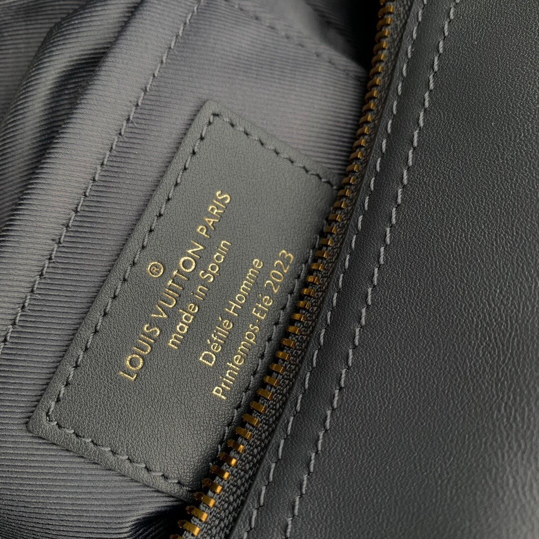 Louis Vuitton LV Unisex Cruiser Messenger Dark Shadow Gray Calf Leather