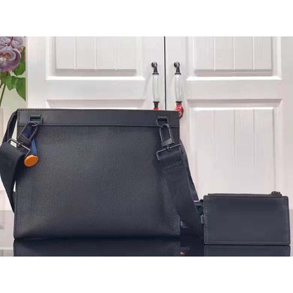 Louis Vuitton LV Unisex Messenger Voyage Black Aerogram Cowhide Leather Textile Lining